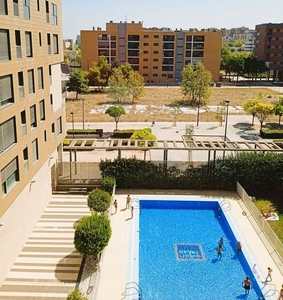 Piso en venta en Miralbueno de 3 habitaciones con terraza y piscina