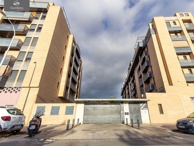 Piso en venta en Polígono Cartuja – La Paz de 3 habitaciones con terraza y garaje