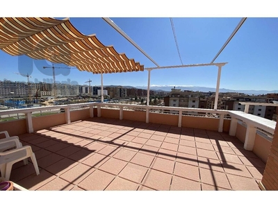 Venta de ático en Cerrillo de Maracena - Periodistas de 3 habitaciones con terraza y piscina