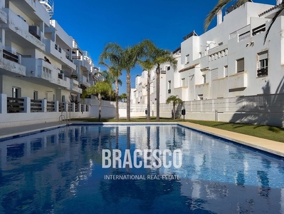 Venta de dúplex en Estepona Oeste - Valle Romano - Bahía Dorada de 4 habitaciones con terraza y piscina