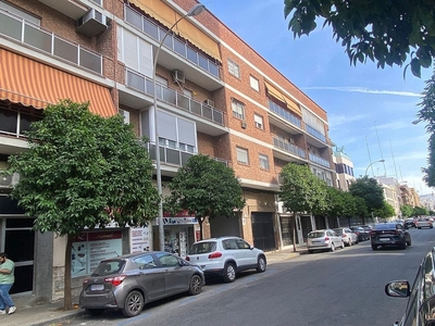 Venta de piso en calle Jose Luis de Casso de 4 habitaciones con garaje y aire acondicionado