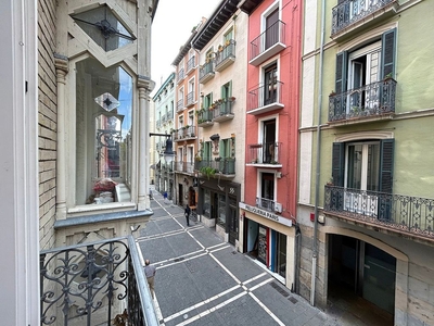 Venta de piso en calle Mayor de 2 habitaciones con terraza y balcón