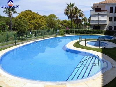 Venta de piso en Cartaya de 2 habitaciones con terraza y piscina