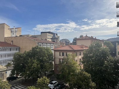 Venta de piso en Ensanche de 4 habitaciones con terraza y garaje