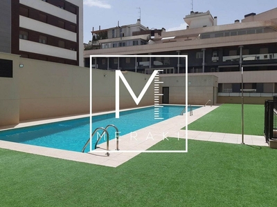 Venta de piso en Hermanos Falcó - Sepulcro Bolera de 4 habitaciones con terraza y piscina