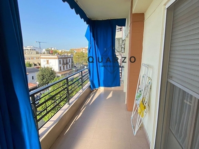 Venta de piso en Nervión de 2 habitaciones con terraza y balcón