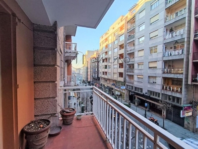 Venta de piso en Praza España - Casablanca de 3 habitaciones con terraza y balcón