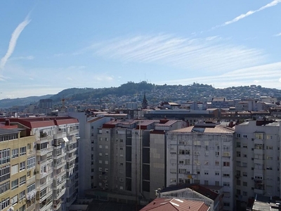 Venta de piso en Praza España - Casablanca de 4 habitaciones con balcón y calefacción