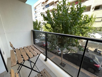 Venta de piso en Pueblo Poniente de 1 habitación con balcón y aire acondicionado