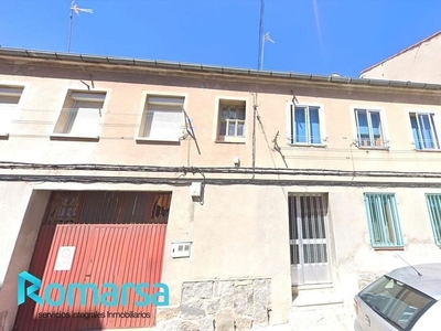 Piso en venta en Vía Romana de 3 habitaciones con terraza y calefacción