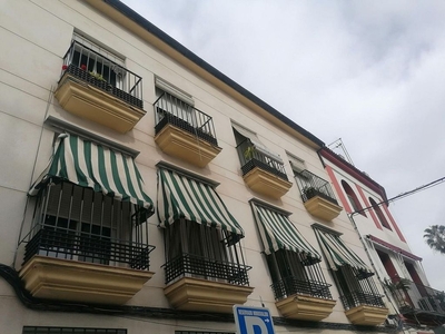 Venta de piso en Sta. Marina - San Andrés - San Pablo - San Lorenzo de 6 habitaciones con balcón y aire acondicionado