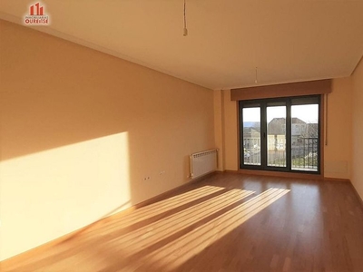 Venta de piso en Xinzo de Limia de 3 habitaciones con garaje y balcón