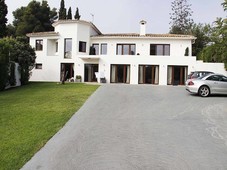 Alquiler Chalet Marbella. Nueva plaza de aparcamiento con terraza 500 m²