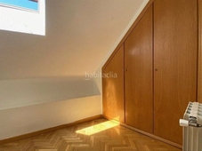 Alquiler dúplex amplio y luminoso ático duplex semiamueblado de 90 m2 y 3 habitaciones; próximo al metro tetuán en Madrid