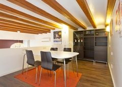 Alquiler dúplex con 2 habitaciones amueblado con calefacción y aire acondicionado en Barcelona