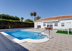 Venta de casa con piscina y terraza en La Siesta, El Salado, Torreta, El Chaparral (Torrevieja)