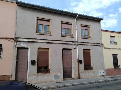 Venta de piso en Almansa de 3 habitaciones con calefacción