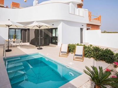 Chalet en venta en El Chaparral - La Siesta - La Torreta, Torrevieja, Alicante