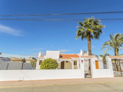 Chalet en venta en El Chaparral, Torrevieja, Alicante