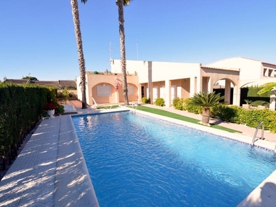 Chalet en venta en Torrevieja, Alicante