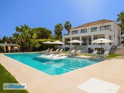 Espectacular villa moderna y en alquiler en Nueva Andalucí