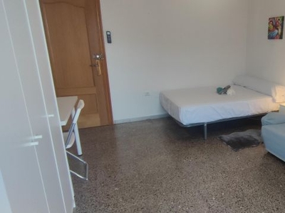 Habitaciones en C/ Doctor Barraquer, Almería Capital por 380€ al mes