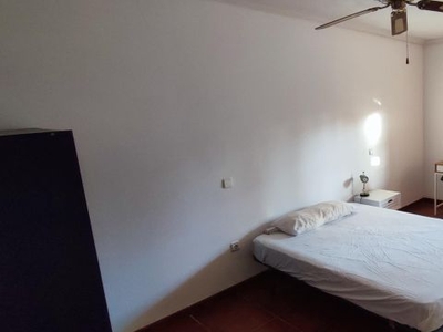 Habitaciones en Urb.Prado Del Arca. (¡Por favor lea el anuncio primero!)