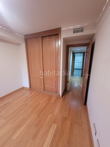Alquiler piso con 3 habitaciones con ascensor, parking, piscina y calefacción en Madrid