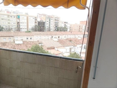 Alquiler piso semi amueblado en Creu Alta Sabadell