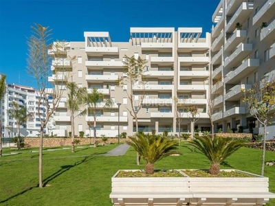 Apartamento con 2 habitaciones con parking y aire acondicionado en Marbella