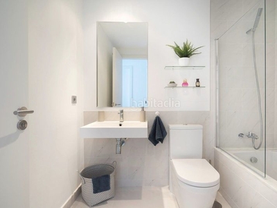 Apartamento elegante apartamento de nueva construcción con vistas al mar en Estepona