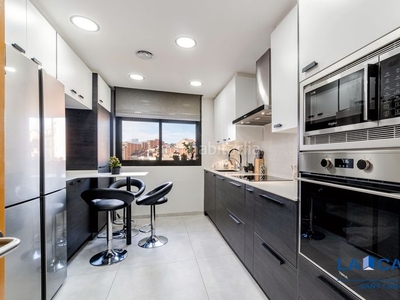 Ático con 3 habitaciones con ascensor, calefacción y aire acondicionado en Sant Cugat del Vallès