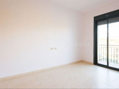 Casa adosada con 3 habitaciones con parking, calefacción y vistas al mar en Estepona