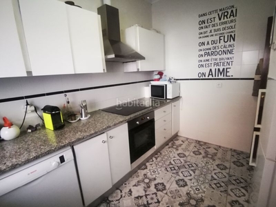 Casa con 4 habitaciones con calefacción y aire acondicionado en Sabadell