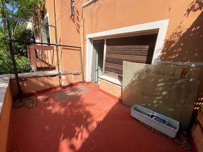 Casa pareada con 4 habitaciones amueblada con parking, calefacción y aire acondicionado en Madrid