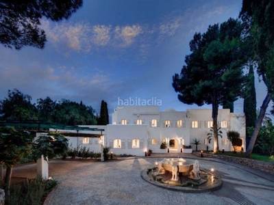 Chalet con 7 habitaciones amueblado con parking, piscina, aire acondicionado y vistas a la montaña en Marbella
