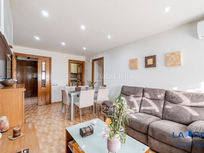 Piso con 3 habitaciones con aire acondicionado en Sabadell