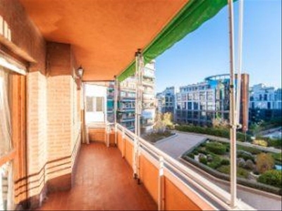 Piso con 3 habitaciones con ascensor y calefacción en Madrid