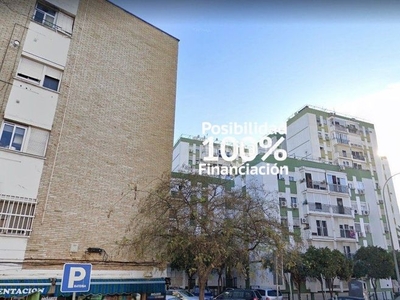 Piso se vende piso en avenida san lazaro en El Torrejón - El Cerezo Sevilla
