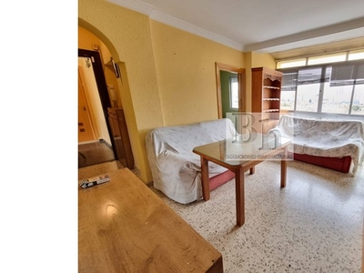 SE VENDE PISO EN DOS HERMANAS 4TA PLANTA SIN ASCENSOR