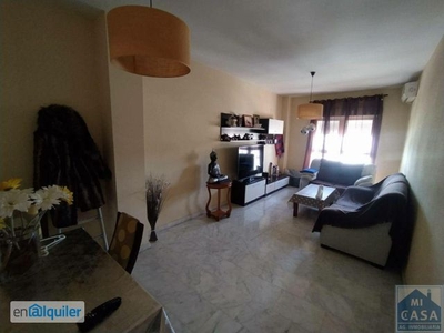 Alquiler de Apartamento 2 dormitorios, 2 baños, 1 garajes, Seminuevo, en Mérida, Badajoz