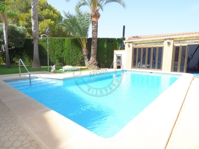 Chalet en venta en Los Balcones, Alicante