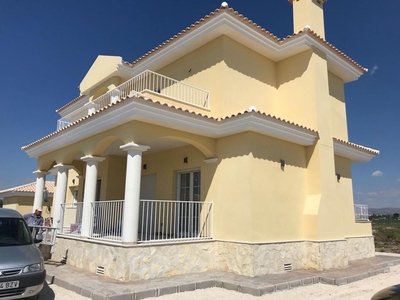 Novelda villa en venta