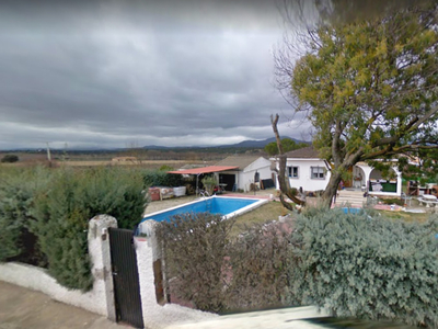Chalet independiente con terreno en venta en la Camino Paredes' Escalona