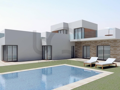 Villa con terreno en venta en la Urbanización Doña Pepa