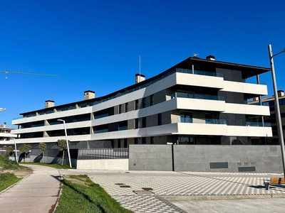 Alquiler de ático en calle Irulegui de 3 habitaciones con terraza y garaje