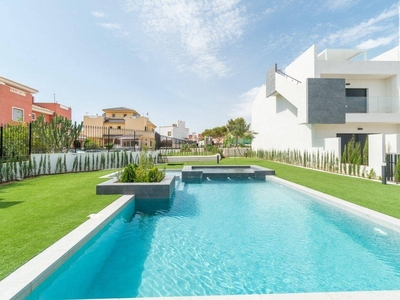 Bungalow en venta en Torrevieja, Alicante