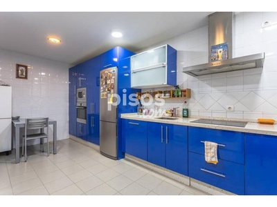 Casa adosada en venta en Calle Parque Calderón