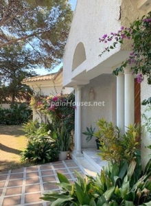 Casa independiente en venta en Estepona