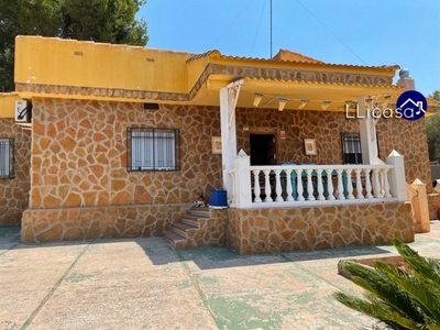 Chalet en venta con piscina zona Sierra Calderona Olocau.